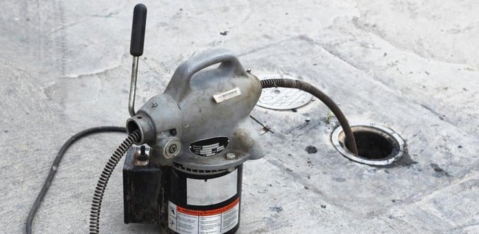 لوله بازکنی و رفع گرفتگی لوله های ناودان پشت بام