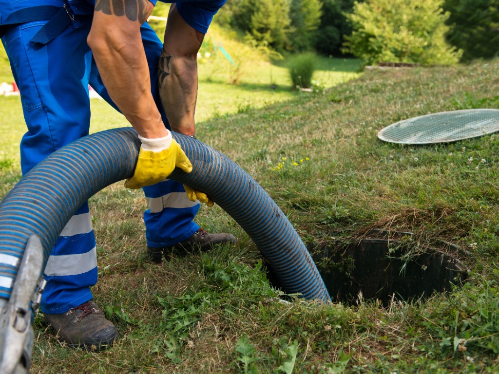 تخلیه چاه و بهبود جریان فاضلاب